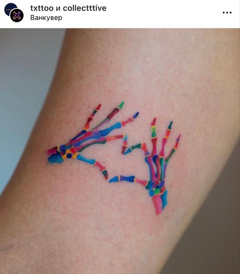 Colorful Skeleton Tattoo, Skeleton Hand Heart Tattoo, Skeleton Heart Tattoo, Tattoos Fine Line, Small Colorful Tattoos, Watercolor Tattoo Ideas, Black Heart Tattoos, Twin Tattoos, Heart Tattoo Wrist