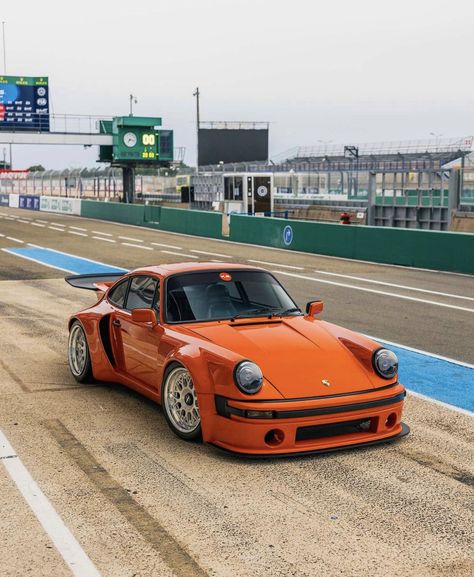 Orange Porsche, Custom Porsche, Porsche Sports Car, Porsche 930, Wallpapers Phone, Vintage Porsche, Street Racing Cars, Classy Cars, Classic Porsche