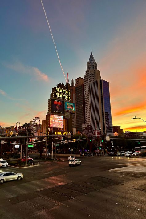 las vegas, new-york new-york hotel & casino, sunset, buildings, cars, street, aesthetic, photography Las Vegas Sunset, Las Vegas Street, Vegas Aesthetic, Las Vegas Summer, Las Vegas City, New York Hotels, Vegas Trip, Las Vegas Hotels, Las Vegas Nevada