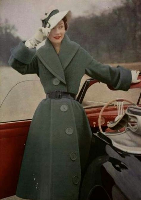 1950 Style, Green Wool Coat, Jacques Fath, 1950 Fashion, Fifties Fashion, Look Retro, Fashion 1950s, French Fashion Designers, Retro Mode