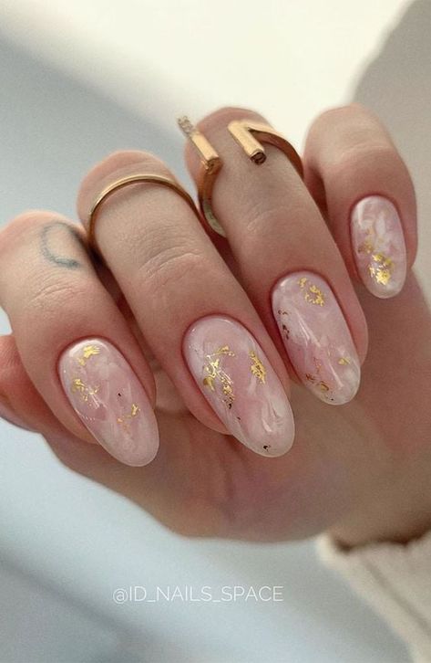 30 Marble Nails That Are Classy & Timeless Blush Marble Nails, Artist Nails Design, Pink And Gold Marble Nails, Cute Marble Nails, Marble Almond Nails, Nude Marble Nails, Neutral Spring Nails, Nails In White, Moms Nails