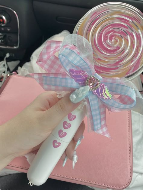 Kpop Lightsticks Aesthetic, Lightstick Deco, Cute Lollipop, Lightstick Ideas, Kpop Lightsticks, Toploader Deco, Concert Bags, Kpop Lightstick, Kpop Diy