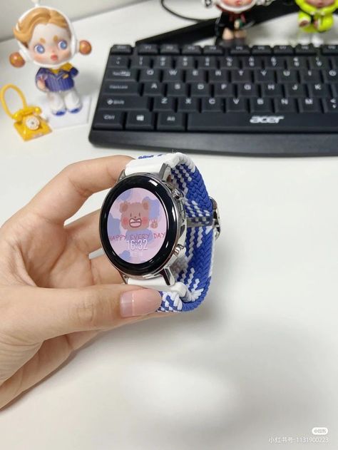 Galaxy Watch Aesthetic, Samsung Watch Aesthetic, Trendy Watches Women, Fabric Bag Design, Mobile Aesthetic, Ootd Ngampus, Unique Appliances, Watch Aesthetic, Apple Watch Fashion