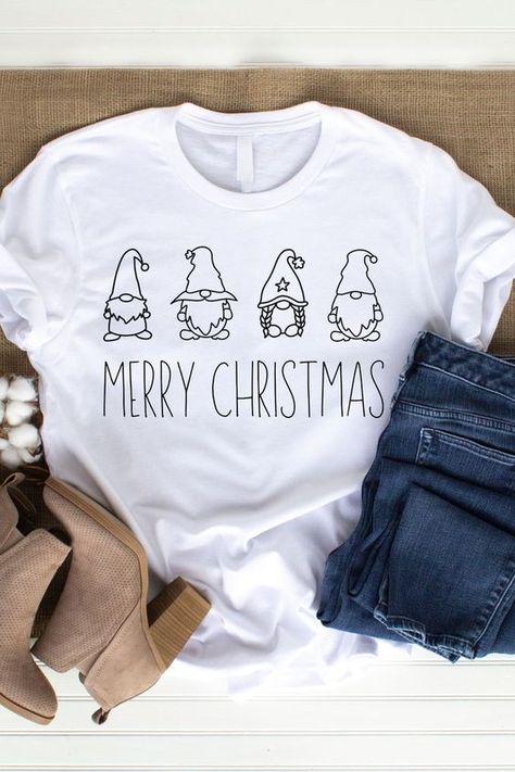 Cricut Christmas Jumper, Gnome Christmas Shirt Ideas, Gnome Shirt Ideas, Christmas T Shirt Design Ideas, Christmas Tshirt Ideas, Christmas Tshirt Svg, Christmas Tshirt Designs, Outfit Navidad, Shirt Svgs