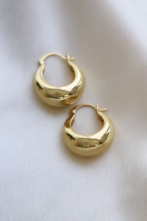 Add a touch of glamour to your look with these Coco Chunky Hoop Earrings. With a thick gold hoop design and a bold shape, these earrings add a touch of sophistication to any outfit. Materials: Gold plate brass SKU: E1597G Thick Gold Hoops, Jewelry Aesthetic, Chunky Hoop Earrings, Chunky Earrings, Earrings Hoops, Hoop Design, Jewelry Fashion Trends, Classy Jewelry, Jewelry Lookbook