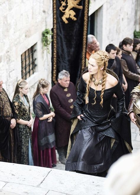 Lena Headey in ‘Game of Thrones’ (2011). Game Of Thrones Dresses, Cercei Lannister, Queen Cersei, Got Costumes, House Lannister, Game Of Thrones Costumes, Game Of Thrones Tv, Lena Headey, Cersei Lannister