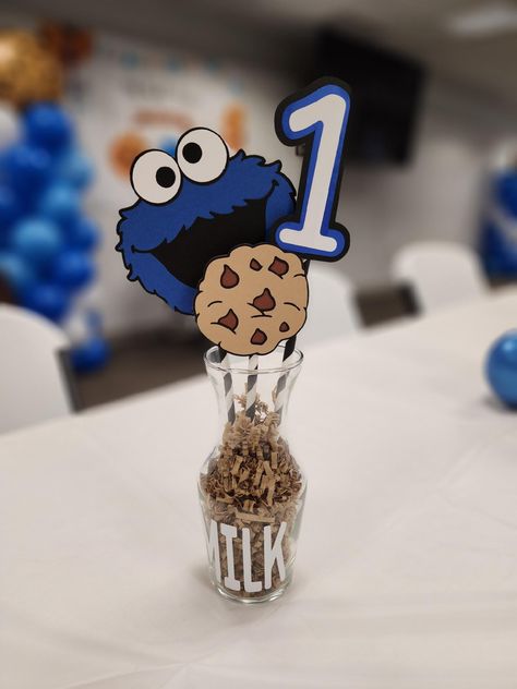 Cookie monster birthday center pieces Cookie Centerpiece Ideas, Cookie Monster Centerpiece Ideas, Cookie Monster 1st Birthday, Monster Centerpieces, Host Ideas, 1st Birthday Centerpieces, Cookie Monster Birthday Party, First Birthday Cookies, Monster 1st Birthdays