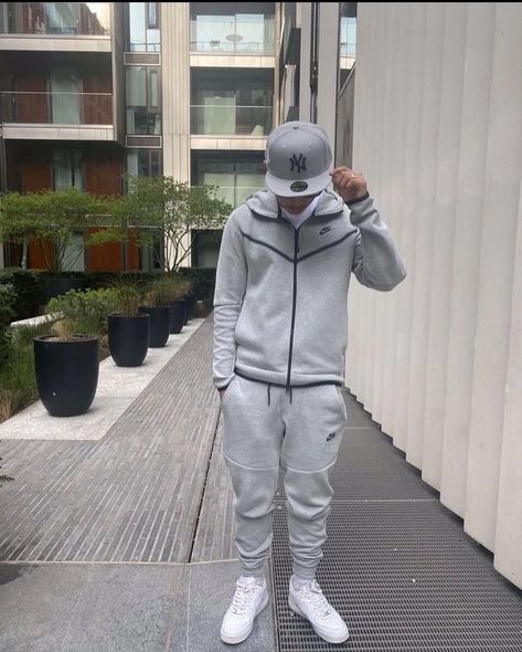 Nike Tech Grey, Nike Tech Fit, Road Man, Grey Nike Tech, Tech Outfit, Uk Drip, Cellos, Dope Outfits For Guys