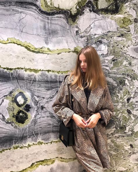 Ysl Coat, Magdalena Frackowiak, 90s Runway, 90s Runway Fashion, Vintage Ysl, The Marble, Marble Wall, Beauty Icons, Love Fashion