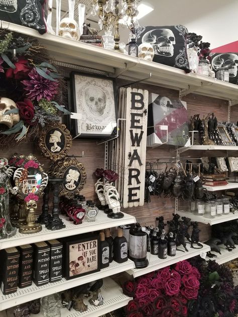 Boutique Halloween Decor, Gothic Homemaking, Dark Deco, Macabre Decor, Cuddle Weather, Goth Victorian, Dollhouse Halloween, Dark Home Decor, Goth Home