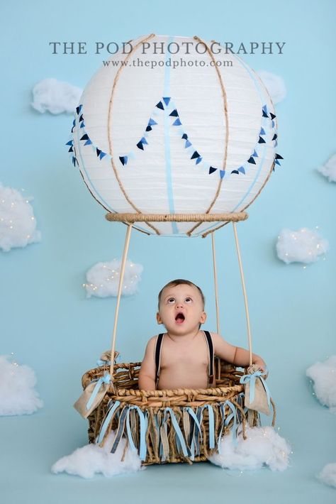 Hot Air Balloon Photo Shoot, Hot Air Balloon Baby Photoshoot, Hot Air Balloon Photoshoot, Hot Air Balloon Cake Smash, Cake Hot Air Balloon, Balloon Cake Smash, Hot Air Ballon Party, Air Balloon Party, Half Birthday Baby