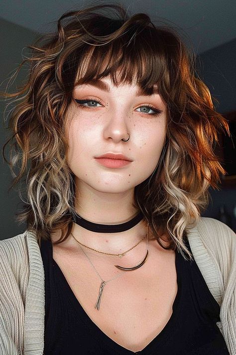 Short Bleached Hair, Color Block Hair, Dyed Curly Hair, Colored Curly Hair, Wavy Hairstyles, Wolf Cut, Penteado Cabelo Curto, Hair Color And Cut, Hair Dye Colors