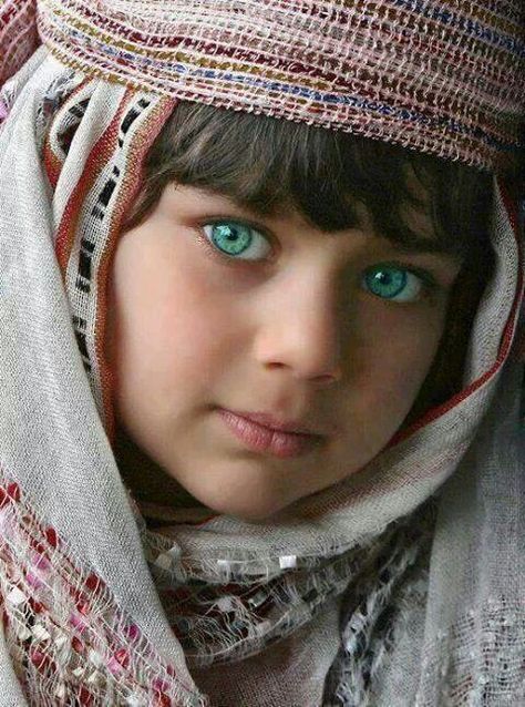 Judging from the eye color, this child must be from Afghanistan. #Afghan #eyes Airbrush Art, Stunning Eyes, Gorgeous Eyes, People Of The World, 영감을 주는 캐릭터, Interesting Faces, 인물 사진, Pretty Eyes, Mail Art