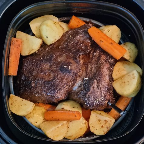 Air Fryer Pot Roast Airfryer Pot Roast, Roast In An Air Fryer, Airfryer Roast Beef Recipes, Pot Roast In Air Fryer, Air Fryer Pot Roast Recipes, Roast Air Fryer Recipe, Air Fryer Pot Roast, Roast In The Air Fryer, Pot Roast Vegetables