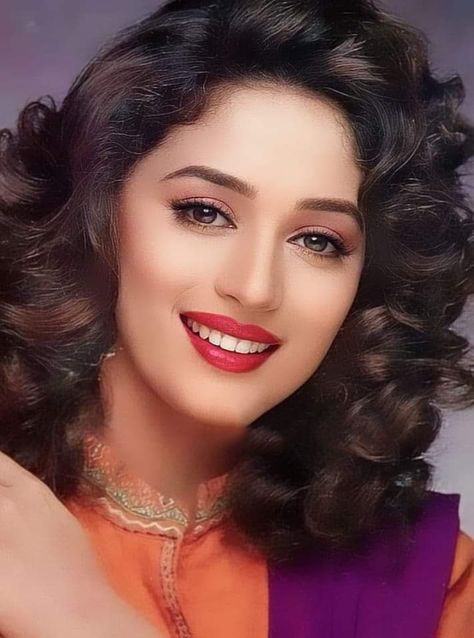 Madhuri Dixit Hairstyle, Old Actress Bollywood, Madhuri Dixit Young, Rekha Actress, Saraswati Photo, Lips Inspiration, God Blessings, Big Bun Hair, Oneplus Wallpapers