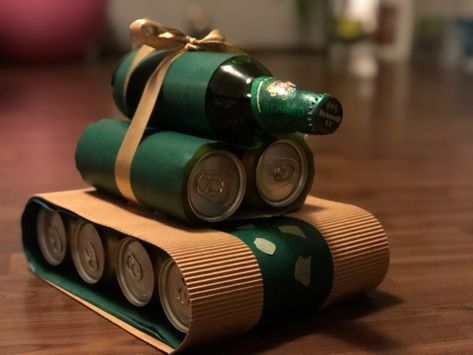 Beer Tank Gift, Tank Z Piva, Beer Gift Ideas, Beer Christmas Gifts, Fruit Bouquet Ideas, Army Christmas, Gift Box For Men, Diy Vintage Decor, Birthday Gifts For Boyfriend Diy