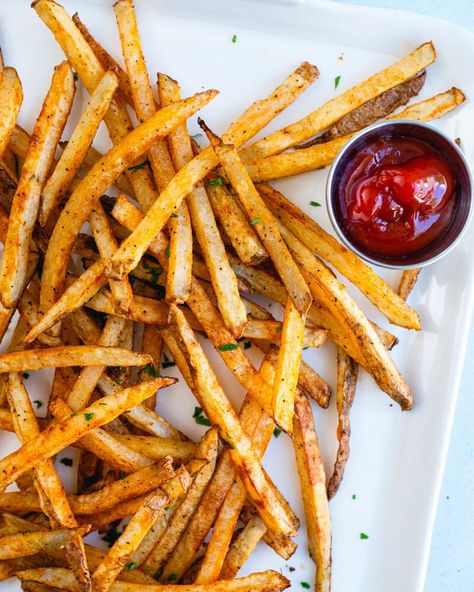 Perfect Seasoned Fries – A Couple Cooks French Frie Seasoning, French Fry Recipe Baked, Oven French Fries, Oven Baked French Fries, Baked French Fries, Best French Fries, Oven Baked Fries, Healthy Fries, Seasoned Fries