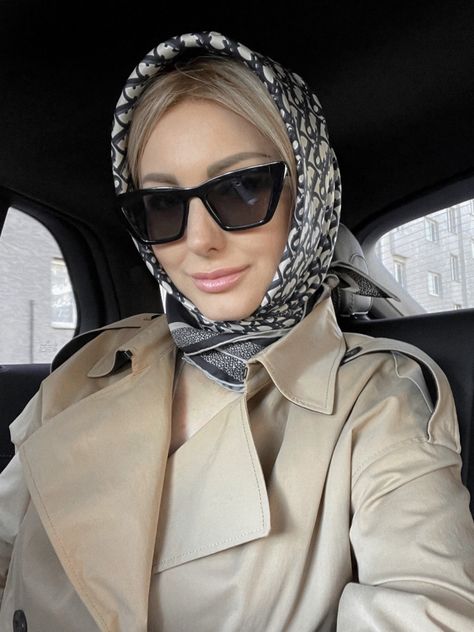 Dior Head Scarf, Dior Scarf Outfit, Dior Shawl, Dior Scarf, Shawl Outfit, Scarf Turban, Dark Sunglasses, Scarf Outfit, Scarf Headband