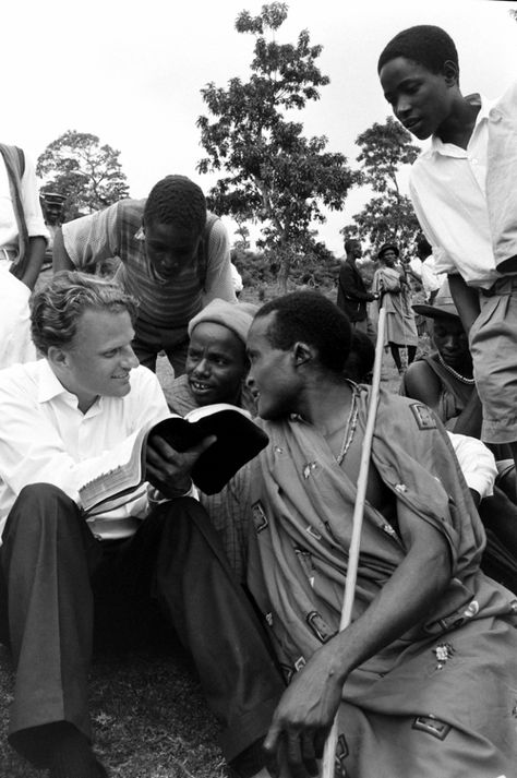 LIFE With Billy Graham: Rare Photos From the Early Years of His Career | LIFE.com Billy Graham Family, Rev Billy Graham, Missionary Work, Ayat Alkitab, Billy Graham, Jesus Is Life, Godly Man, The Rev, Jesus Pictures