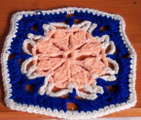 Crochet Saturn, Free Granny Square Pattern, Crochet Mens Scarf, Granny Square Scarf, Afghan Squares, Crochet Squares Afghan, Crochet Men, Flower Granny Square, Granny Square Pattern