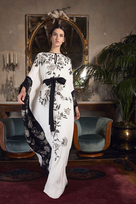 Resort 2020 – Page 2 – Marchesa Gaun Abad Pertengahan, Kaftan Designs, Resort 2020, 2020 Fashion Trends, فستان سهرة, Caftan Dress, 2020 Fashion, Abaya Fashion, Marchesa