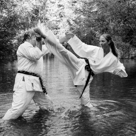 Female Martial Arts, Women Karate, Female Martial Artists, Martial Arts Girl, Feminine Mystique, Karate Girl, Martial Arts Women, Martial Artists, Senior Photoshoot