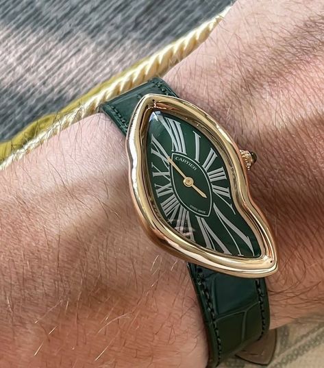 Cartier Crash, Vintage Cartier Watch, Stylish Watches Men, Mens Watch Brands, Classy Watch, Trendy Watches, Premium Watches, Men's Vintage Watch, Retro Watches