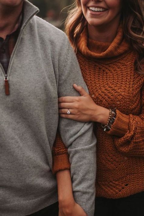 Winter Engagement Session Winter Engagement Photos Outfits, Decoration Engagement, Model Shots, Boyfriend Boyfriend, Fall Couples, Engagement Images, Engagement Picture Outfits, Fall Engagement Pictures, Cute Engagement Photos