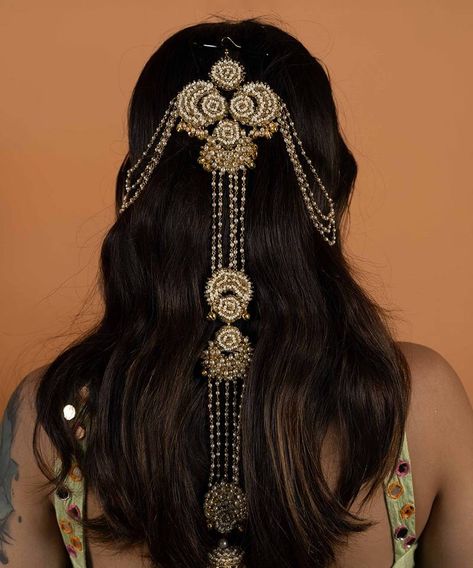 Indian Hair Accessories, Saree Chiffon, Orang India, Chiffon Embroidery, Ridhi Mehra, Beaded Hair Pins, Bridal Jewelry Vintage, Ivory Blouse, Hair Chains