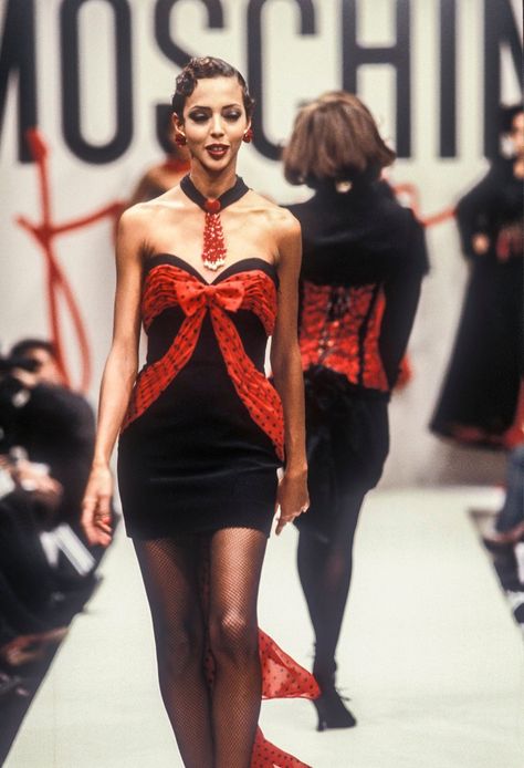 1995 Fashion, Moschino Runway, Chloe Cherry, Moschino Fashion, Eric Andre, Franco Moschino, Fran Fine, The Nanny, Runway Fashion Couture