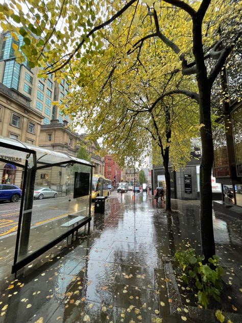 Uk Aesthetic Pics, England Rain Aesthetic, Rainy England Aesthetic, Uk Autumn Aesthetic, Manchester England Aesthetic, Manchester Uk Aesthetic, Manchester University Aesthetic, Aesthetic Manchester, Rainy Day City