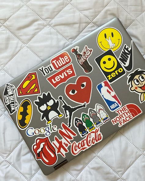 Mac Book Stickers Aesthetic, Laptop Case Stickers Aesthetic, Mac With Stickers, Cute Ways To Decorate Your Laptop, Computer Decoration Ideas Stickers, Laptop Skins Aesthetic, Stickers On Notebook, Laptop Design Ideas, Laptop With Stickers Aesthetic