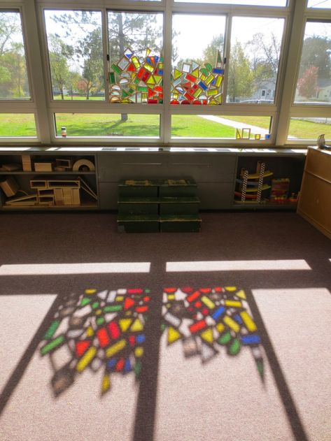 SAND AND WATER TABLES: MY CLASSROOM PHOTO OF THE YEAR Reggio Emilia Classroom, Reggio Classroom, Water Tables, Sand And Water Table, Reggio Inspired, Classroom Inspiration, Sand And Water, Reggio Emilia, Preschool Classroom