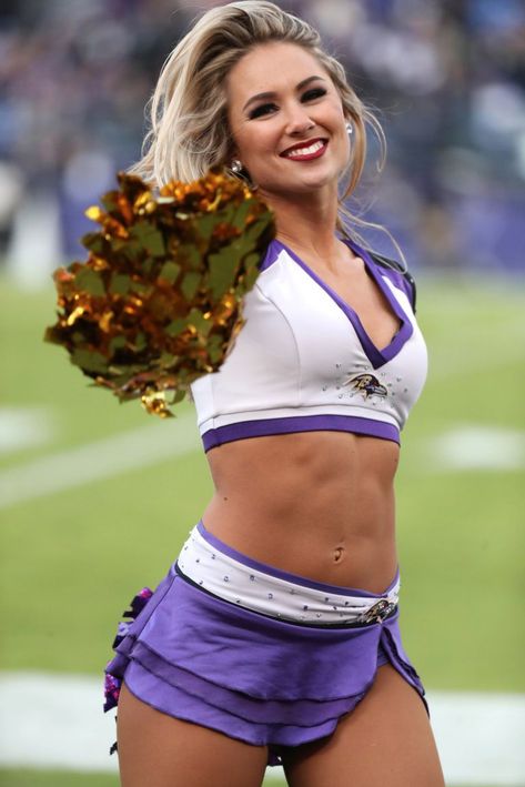 Ravens Cheerleaders, Vikings Cheerleaders, Nfl Ravens, Cheerleading Photos, Cute Cheer Pictures, Cute Cheerleaders, Football Cheerleaders, Cheerleader Girl, Cheerleading Outfits