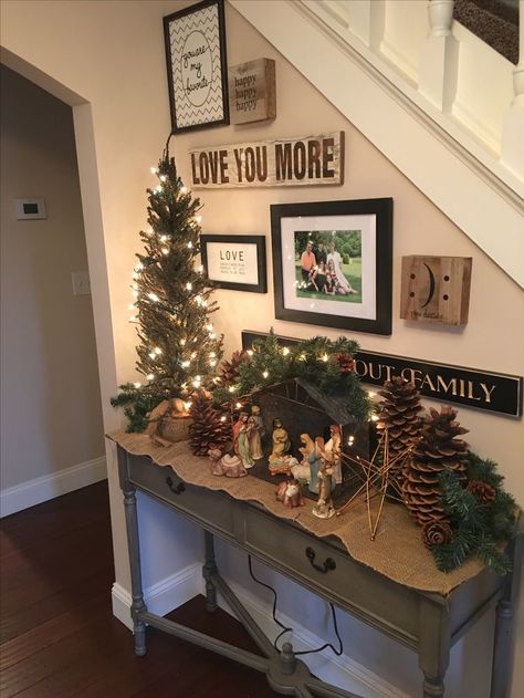 Christmas Creche Nativity, How To Decorate A Manger Scene, Christmas Decor Ideas Nativity, Rustic Nativity Scene Display, Table Top Nativity Set Display Ideas, Christmas Entryway Table Decor Nativity, Nativity Ideas Decoration, Manger Scene Display Ideas, Indoor Nativity Scene Ideas