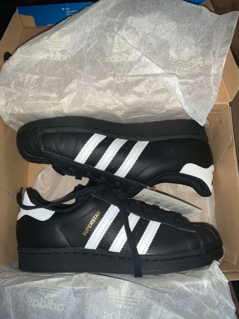 Addis Shoes, Adidas Shoes Women Superstar, Addidas Shoes Outfits, Black Adidas Superstar, White Adidas Samba, Black And White Superstars, Black Superstars, Adidas Superstar Outfit, Shoe Rotation