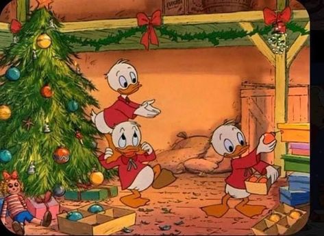 Mickey Christmas Aesthetic, Vintage Mickey Christmas, Christmas Wallpaper Landscape Format, Christmas Vintage Cartoon, Mickey Christmas Carol, Disney Christmas Laptop Wallpaper, Disney Christmas Vintage, Old Disney Christmas Aesthetic, Christmas In Cartoons