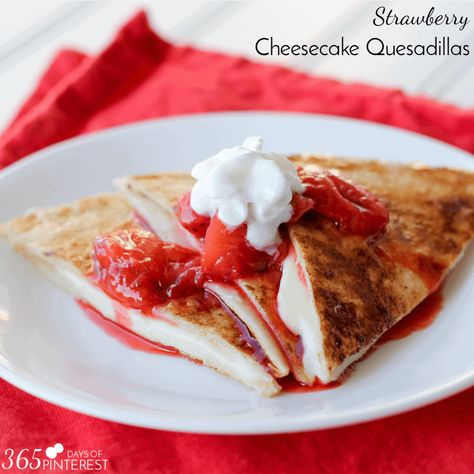 Cheesecake Quesadillas via @nmburk Cheesecake Quesadilla, Strawberry Creamsicle, Quesadilla Maker Recipes, Delicious Quesadillas, Creamsicle Pie, Chocolate Chip Dip, Quesadilla Maker, Chips Dip, Slow Cooker Breakfast