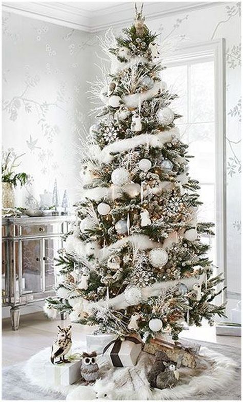 Woodland Christmas Tree, Christmas Tree Decorated, Pretty Christmas Trees, A White Christmas, Christmas Tree Inspiration, White Christmas Decor, Woodland Christmas, Christmas Tree Ideas, Beautiful Christmas Trees