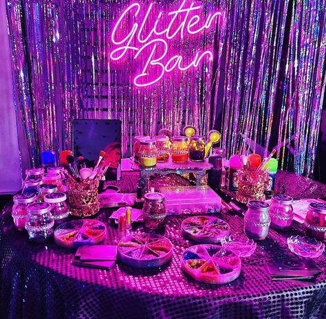 Pink Glitter Party Aesthetic, Bar Glitter Fiesta, Sequin Birthday Party, Disco Party Food Table, Glitter Birthday Theme, Glitter Themed Party Decorations, Shine Theme Party, Glitter Party Decor, Gliter Bar Stand