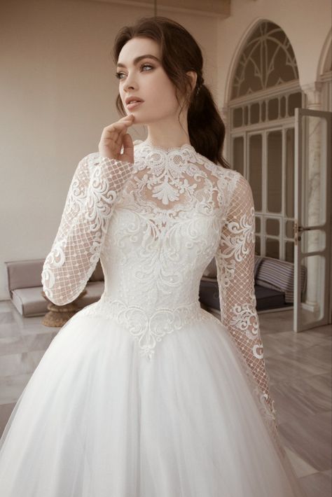 High Neck Long Sleeve Wedding Dress Vintage, Wedding Gown Turtle Neck, Vintage Lace Wedding Dress With Sleeves High Neck, Simple Wedding Gown With Sleeves, High Neck Wedding Dress With Sleeves, Long Sleeve High Neck Wedding Dress, Wedding Dress Puffy Sleeves, Turtle Neck Wedding Dress, All Lace Wedding Dress