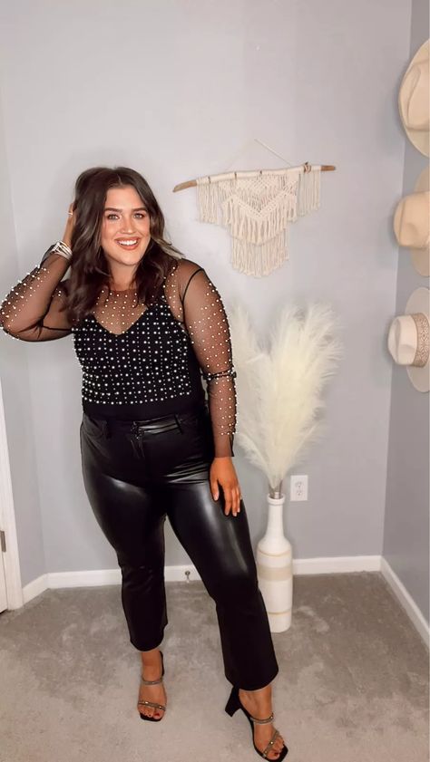 "Night Out Glam: Stunning Outfit Ideas for Plus Size Women to Turn Heads" - Magic of Clothes Night Out Outfit Plus Size, Club Outfits For Women Night Classy, Night Outfits Plus Size, Outfit Ideas For Plus Size, Night Out Glam, Plus Size Date Night, Club Outfits For Women, Social Ads, Outfit Inspiration Fall