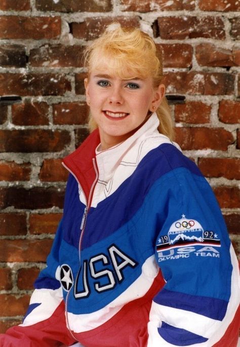 Tonya Harding in her U.S. Olympic team jacket (September 1992) Sophomore Aesthetic, Figure Skating Jacket, Gay Halloween Costumes, Olympic Figure Skating, Nancy Kerrigan, Katarina Witt, Tonya Harding, Vintage Ice Skating, Figure Skates