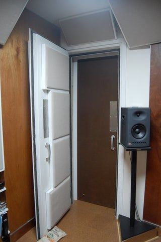 Build a Music Studio in an Apartment Building : 9 Steps (with Pictures) - Instructables Music Studio Room Design, Small Recording Studio, Studio Room Design, Studio Soundproofing, Drums Studio, Home Recording Studio Setup, Drum Room, Home Music Rooms, Music Recording Studio