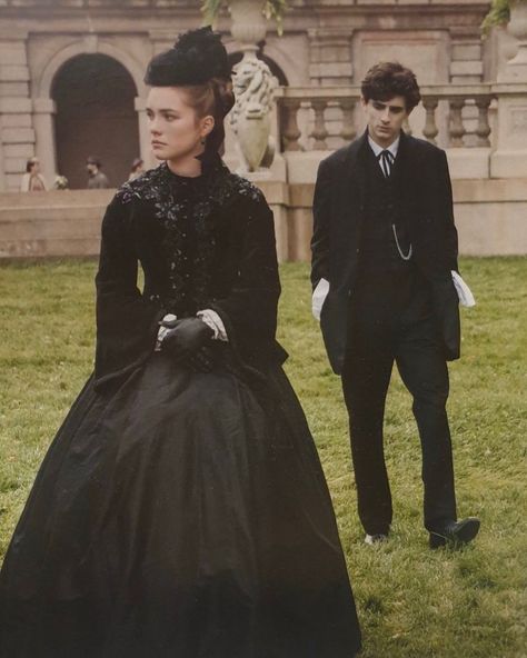 FANPAGE ✌️ on Instagram: “— Photo of Timothée as Laurie with Florence Pugh as Amy in #LittleWomen (from the movie tie-in calendar) ✨👒” Amy Laurie, Amy And Laurie, 1800s Aesthetic, Little Women Aesthetic, Era Victoria, Amy March, Little Woman, Little Women 2019, Septième Art