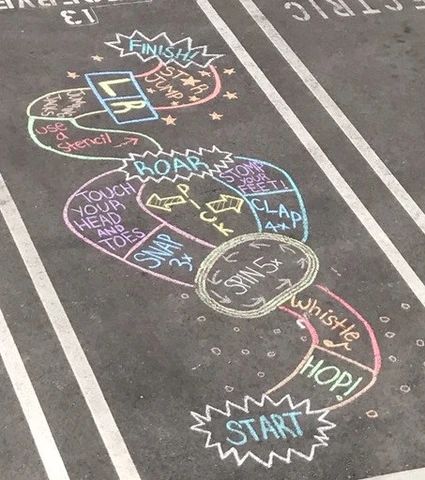 7 Outdoor Chalk Ideas for Spring and Summer – Yoobi Sidewalk Obstacle Course, Obstacle Course Kids, Sidewalk Chalk Games, Playground Painting, Chalk Activities, Fun Chalk Art, Babysitting Activities, Kids Obstacle Course, Sidewalk Chalk Art