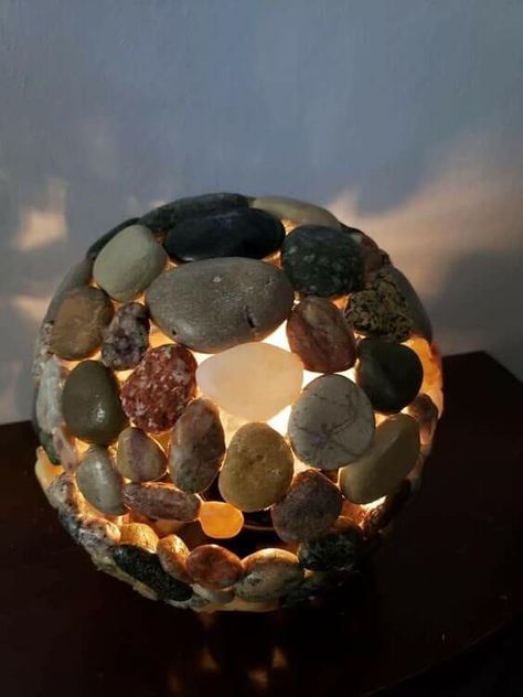 Rocks In Jars Decor, Rock Sculptures Garden Stone Art, Stone Crafts Ideas Home Decor, Stone Crafts Diy, River Rock Decor, Rock Crafts Diy, Rock Lamp, Stone Pictures Pebble Art, Art Coquillage