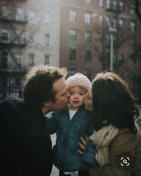 Nyc Family Photos, Nyc Family Photoshoot, Candid Family Photoshoot, Documentary Style Family Photography, Family City Photoshoot, Family Documentary Photography, Photography Outfits Family, City Family Photoshoot, Urban Family Pictures