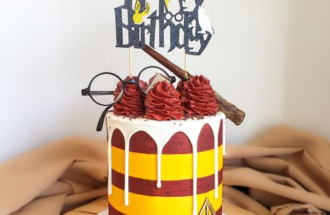 Harry Potter Themed Birthday, Gateau Harry Potter, Harry Potter Wands, Harry Potter Theme Birthday, Harry Potter Birthday Cake, Harry Potter Bday, 6th Birthday Cakes, 5th Birthday Cake, Harry Potter Theme Party