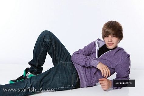 Justin Bieber 2009, Justin Bieber My World, Justin Bieber Photoshoot, Justin Bieber Funny, Stock Photos Funny, Funny Poses, I Love Justin Bieber, Justin Beiber, Love Justin Bieber